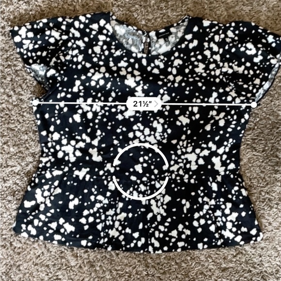 Who What Wear Flutter Sleeve Printed Top - Picture 6 of 7